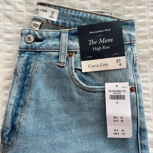 NWT Abercrombie & Fitch Mom High Rise Cropped Jean. Curve Love size 27